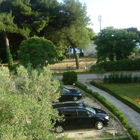 Apartments Darko - 30 M From Beach Sukosan Exterior photo